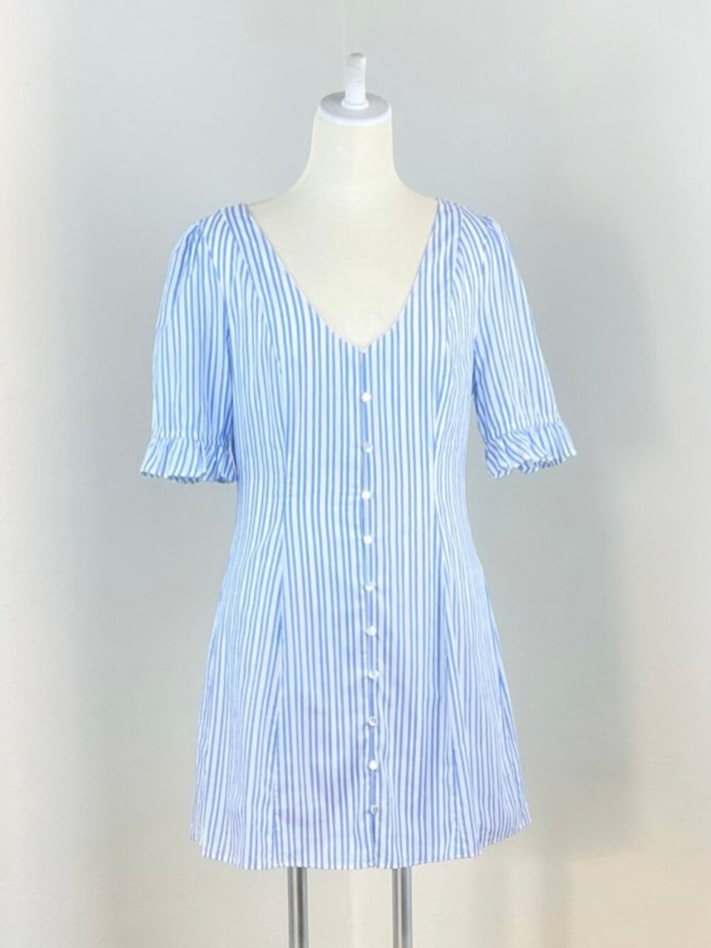 L'Academie The Belize Dress in Sky Stripe Short Sleeve — Size Medium